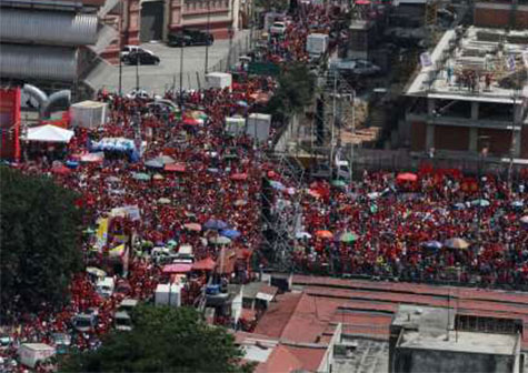 Miles forman una "Marea Roja" en apoyo a Maduro (VIDEO)