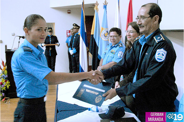 Policía Nacional realiza II graduación de investigadoras en casos de violencia intrafamiliar