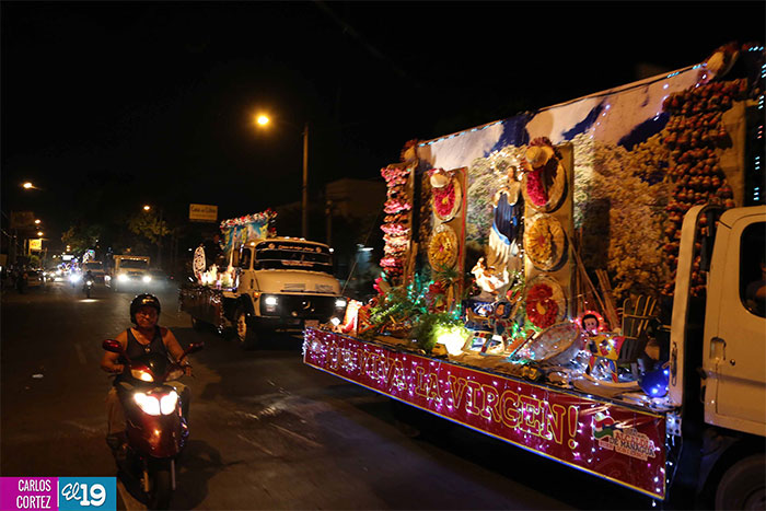 Coloridos Altares Móviles en honor a la Virgen María recorren principales calles de Managua