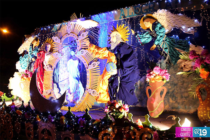 Coloridos Altares Móviles en honor a la Virgen María recorren principales calles de Managua