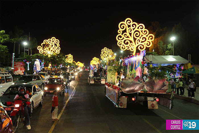 Coloridos Altares Móviles en honor a la Virgen María recorren principales calles de Managua