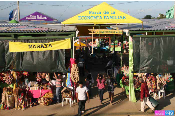 Destaca dinámica venta de productos tradicionales de La Purísima en Parque de Ferias   