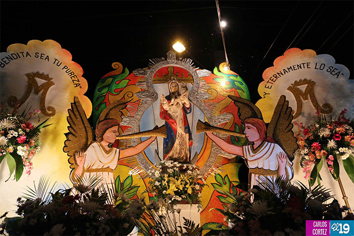 Celebran con fervor novenario a la Virgen María en Granada 