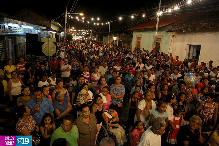 Celebran con fervor novenario a la Virgen María en Granada 
