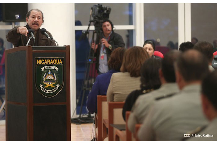 Daniel clausura IX Curso Anual en Defensa y Seguridad del Ejército