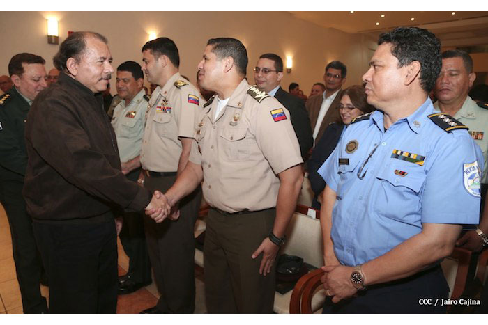 Daniel clausura IX Curso Anual en Defensa y Seguridad del Ejército