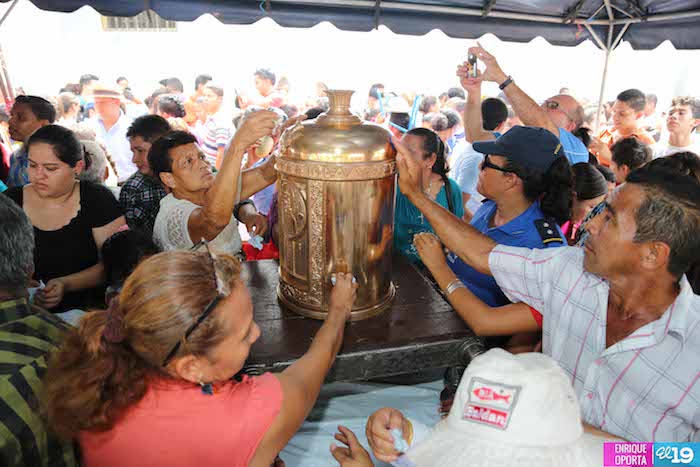 Desborde de fervor y fe en Lavada de la Plata