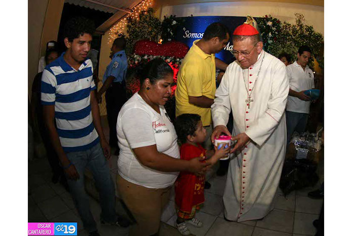 Familias acompañan al Cardenal Miguel en celebración de la Inmaculada Concepción de María