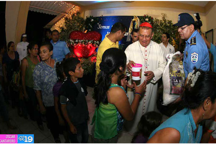 Familias acompañan al Cardenal Miguel en celebración de la Inmaculada Concepción de María