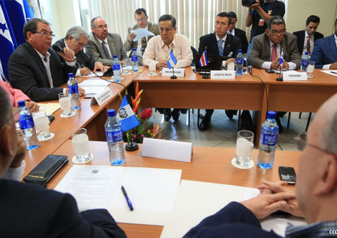 Halleslevens participa en reunión de Comisión del FOPREL