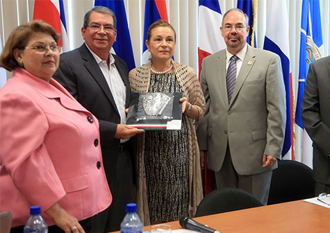 Halleslevens participa en reunión de Comisión del FOPREL