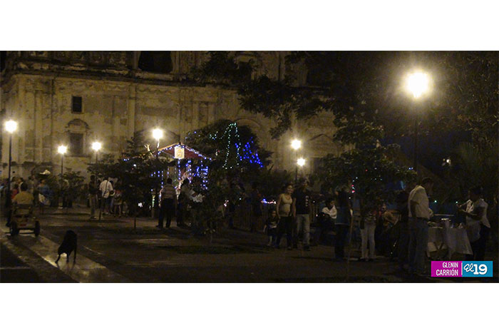 Nacimientos del Señor Jesús deslumbran plaza parque Juan José Quezada de León