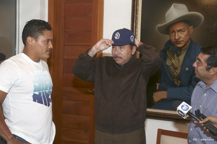 Presidente Daniel se reúne con el bigleaguer Everth Cabrera 