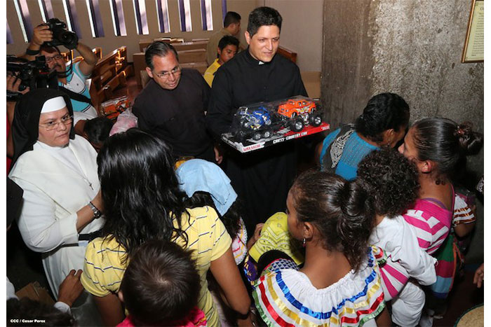 Familias participan en último día del novenario al Niño Dios