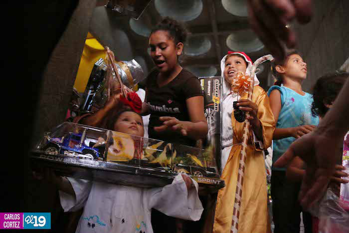 Familias participan en último día del novenario al Niño Dios
