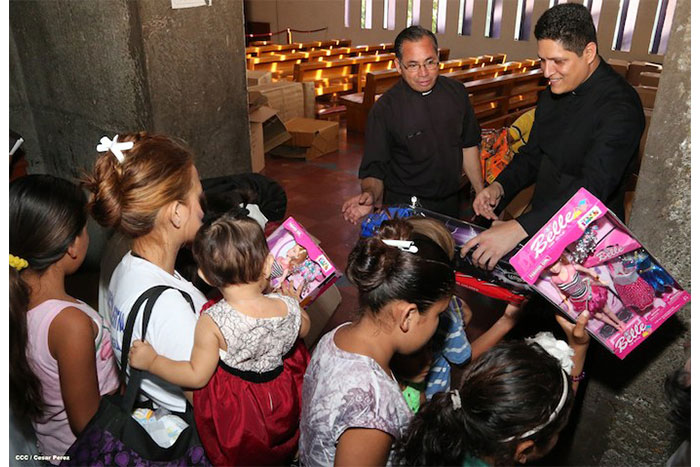 Familias participan en último día del novenario al Niño Dios