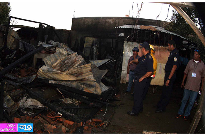 Familias afectadas por incendio reciben ayudas solidarias