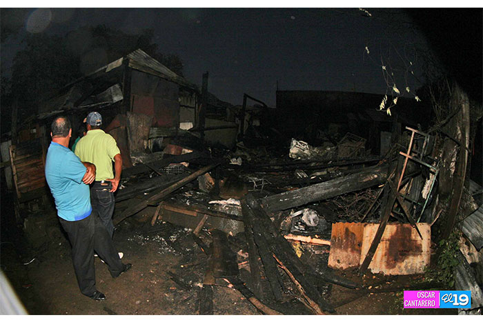 Familias afectadas por incendio reciben ayudas solidarias