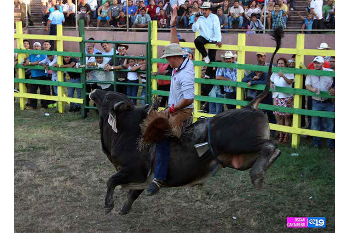 Colorida tarde de toros en Managua