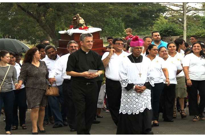 Monseñor Brenes: El 2014 debe ser dedicado a fortalecer y defender a la familia