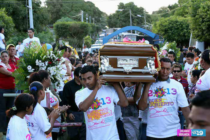 Pueblo sandinista da último adiós a "La Cachorra"
