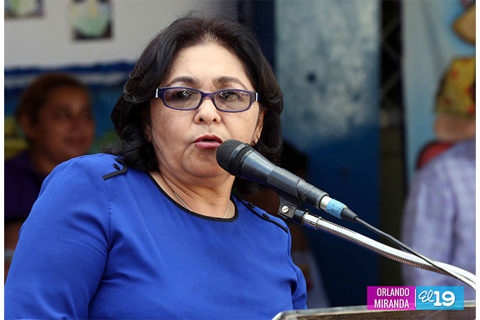 Ministra de Educación convoca a estudiantes al reforzamiento escolar