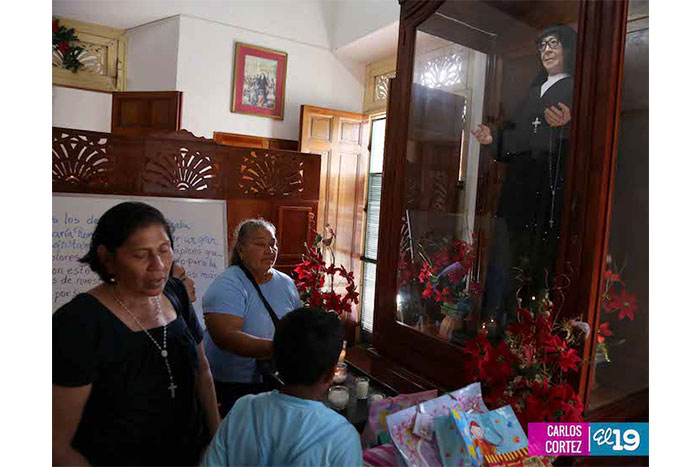 Celebran misa por los 112 años de nacimiento de Sor María Romero