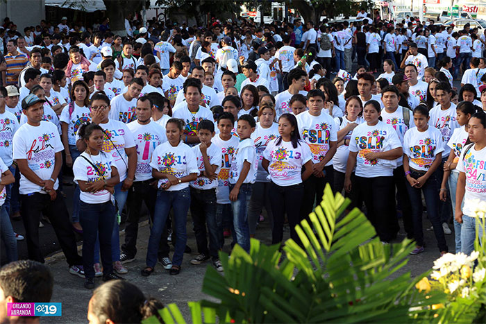 Juventud nicaragüense rinde homenaje a Leonel Rugama