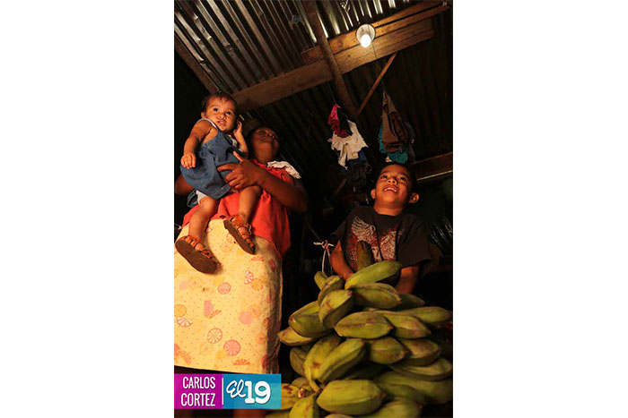 Familias de El Rama celebran normalización del sistema energético