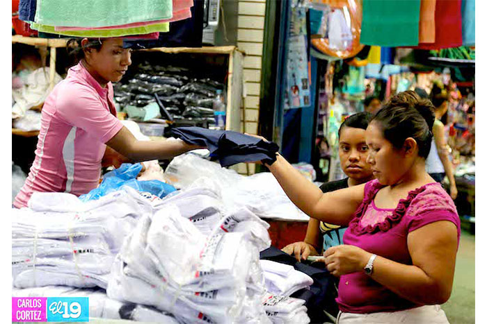 Mercados capitalinos preparados para la venta de productos escolares