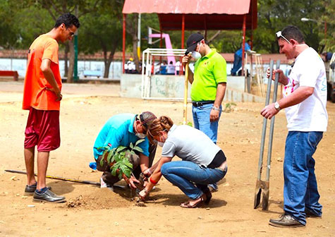 Juventud Sandinista y Estudiantes remozan parque en San Luis Sur