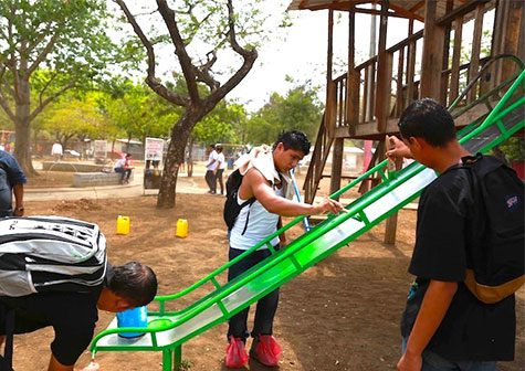 Juventud Sandinista y Estudiantes remozan parque en San Luis Sur