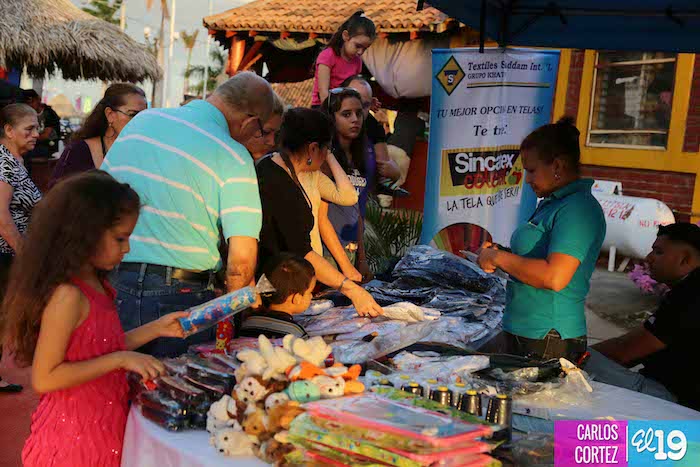 Exitosa feria escolar en Puerto Salvador Allende