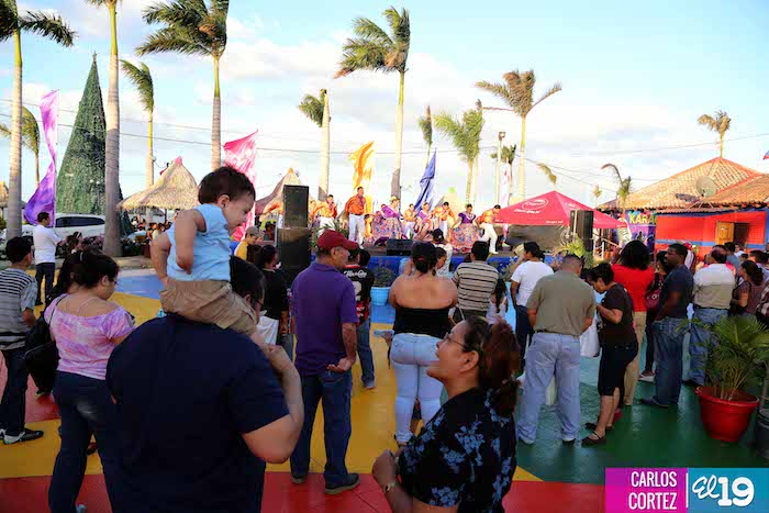 Exitosa feria escolar en Puerto Salvador Allende