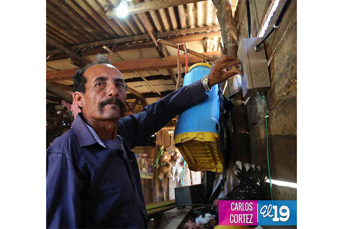 Chinandeganos felices con la instalación del servicio de energía eléctrica