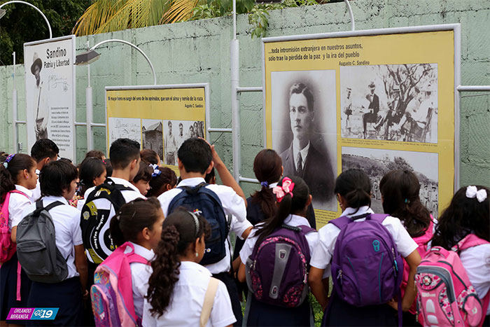 Diputados y estudiantes comparten sobre el General Sandino