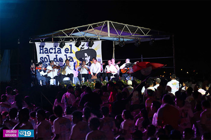 Canta la juventud nicaragüense al General Sandino