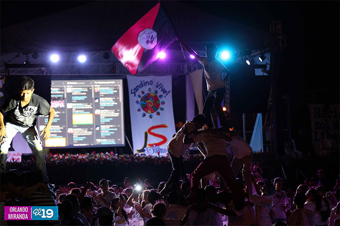 Canta la juventud nicaragüense al General Sandino