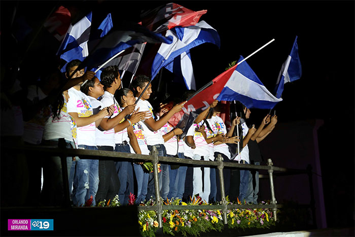 Canta la juventud nicaragüense al General Sandino