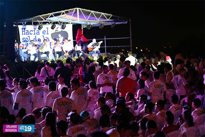 Canta la juventud nicaragüense al General Sandino
