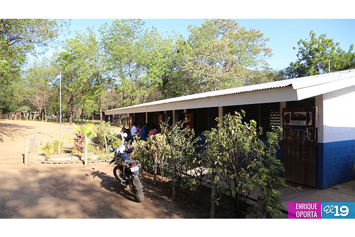 Inician clases en secundaria rural a distancia