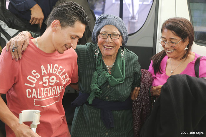 Parte hacia El Vaticano mamá del Cardenal Brenes para acompañarlo en su investidura cardenalicia