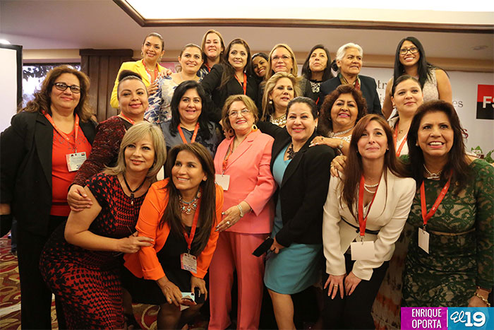 Mujeres de la Internacional Socialista reunidas para hablar de violencia intrafamiliar