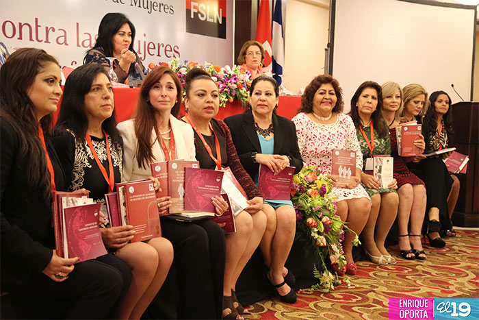 Mujeres de la Internacional Socialista reunidas para hablar de violencia intrafamiliar