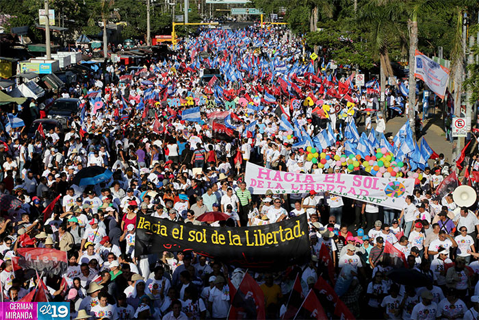 Juventud realiza caminata en honor al General Augusto C. Sandino