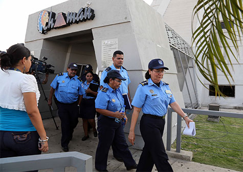 Policía inspecciona seguridad en establecimientos de diversión