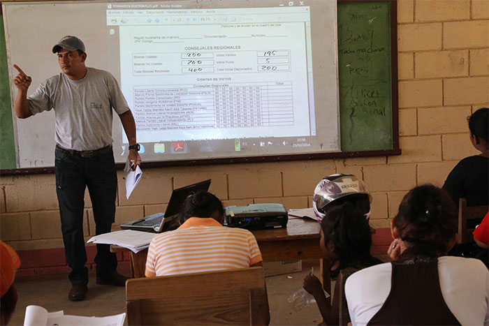 Miembros de las JRV se capacitan en materia electoral en el Caribe