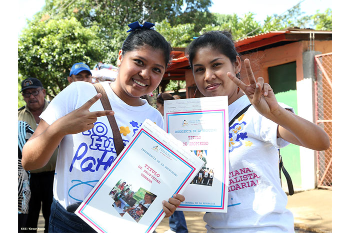 Gobierno Sandinista proporciona seguridad jurídica a familias de Nindirí al entregarles sus títulos de propiedad