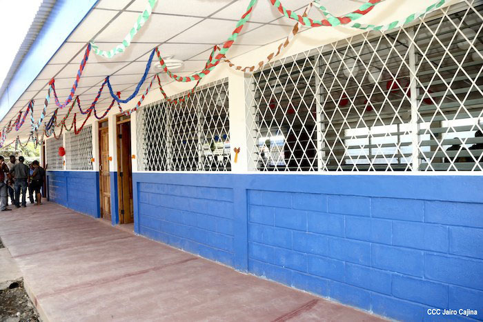 Estudiantes de El Bluff cuentan con nuevos ambientes escolares