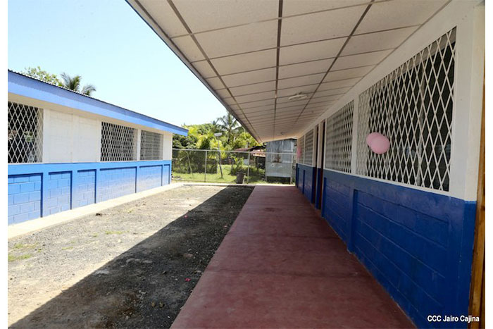 Estudiantes de El Bluff cuentan con nuevos ambientes escolares